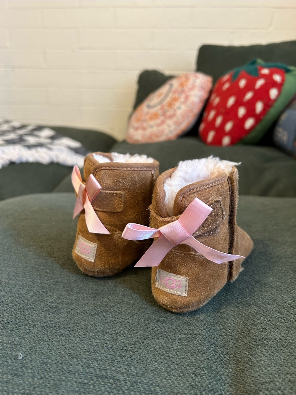 Toddler Faux Sherpa Pink Bow Uggs EU 20.5